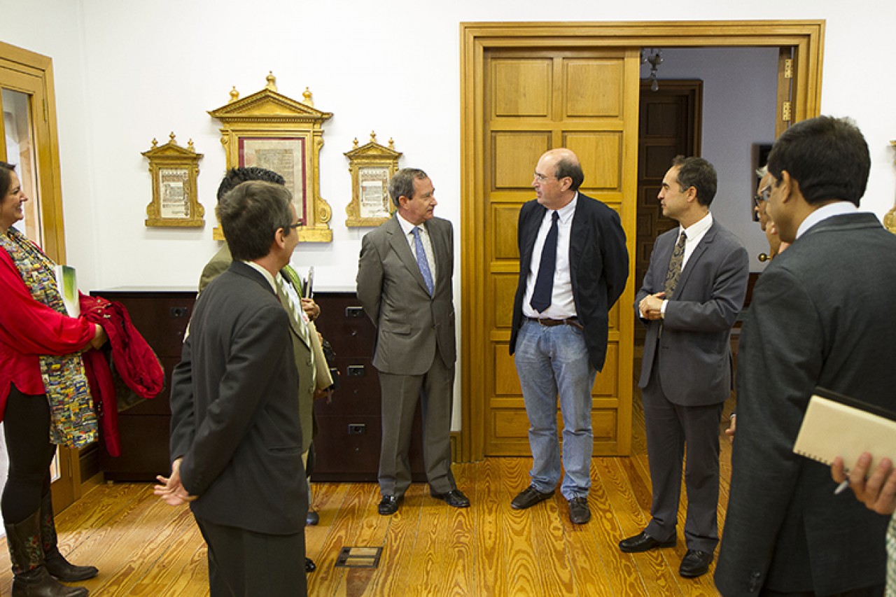 Los Líderes Indios visitan el Palacio de Santa Cruz en Valladolid