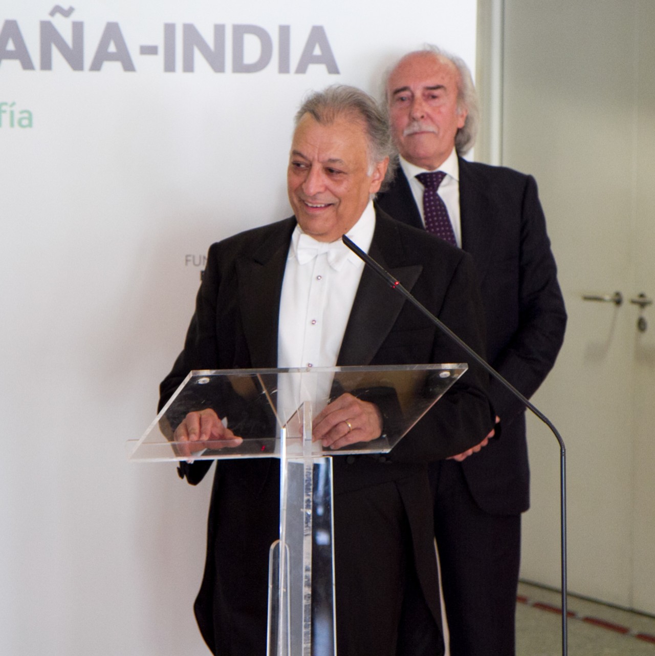 Zubin Mehta, emocionado al recibir el I Premio FCEI