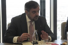El embajador de España en India, Gustavo de Arístegui, durante su intervención