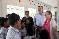 El embajador de España en la India visita la Fundación Vicente Ferrer