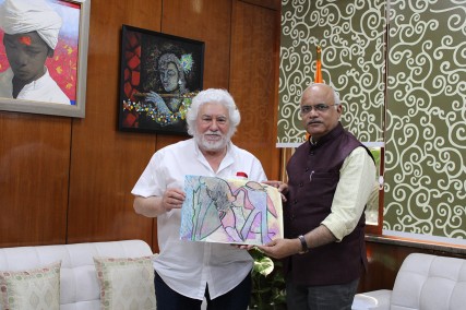 El ICCR invita a India al artista Cristóbal Gabarrón como Visitante Distinguido