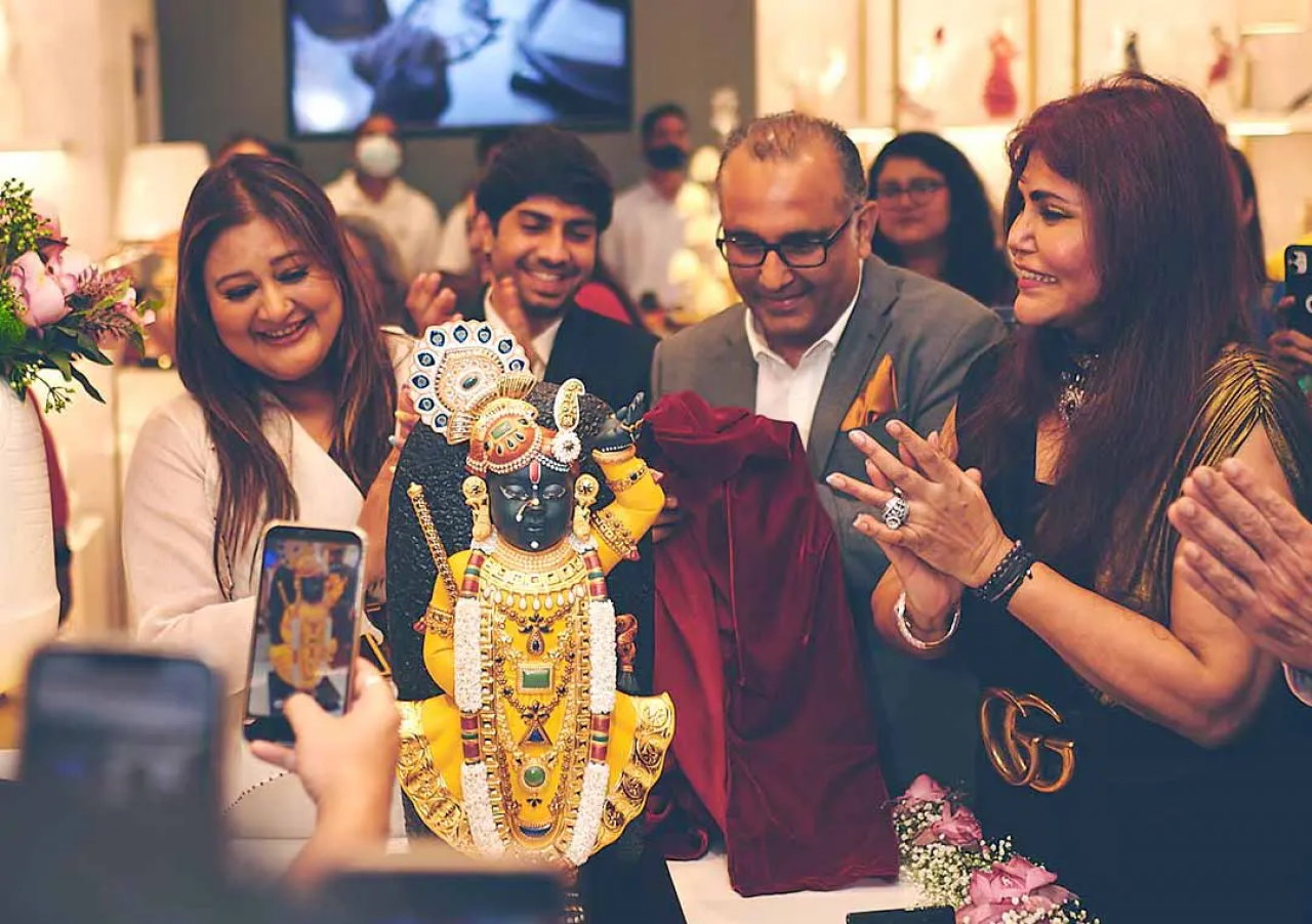 Lladró presenta una escultura del dios Krishna en la India