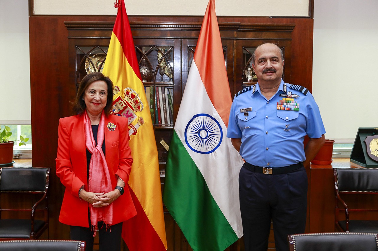 Encuentro entre la ministra de Defensa y el jefe de la Fuerza Aérea de la India