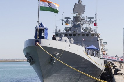 Un buque de guerra indio hace escala en Cádiz